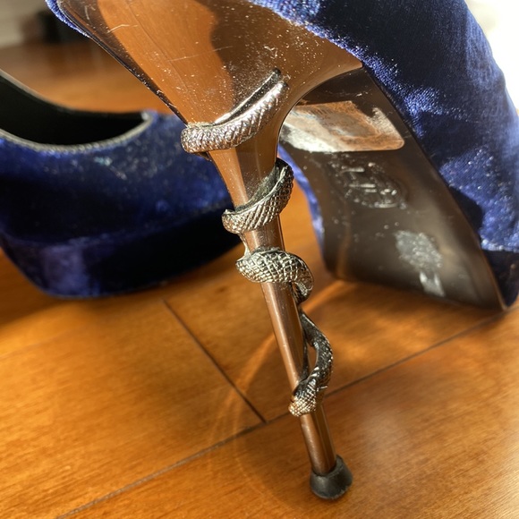 HOUSE OF HARLOW 1969 Hot Stormy Pumps - Picture 4 of 9